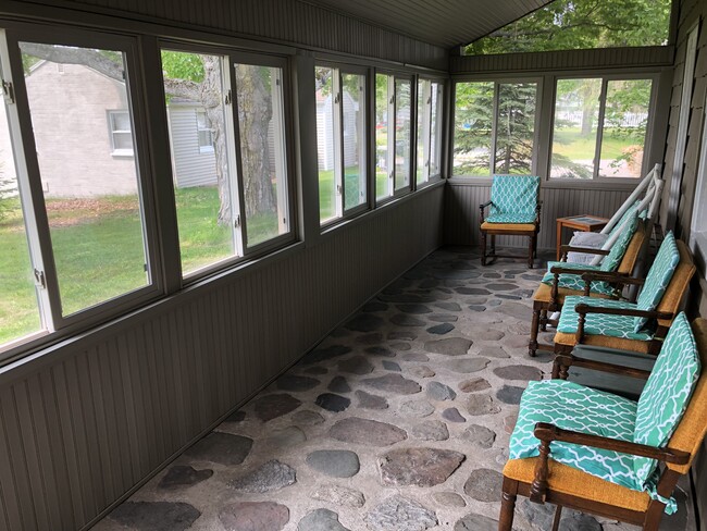 Enclosed Porch - 7990 Paradise Trl