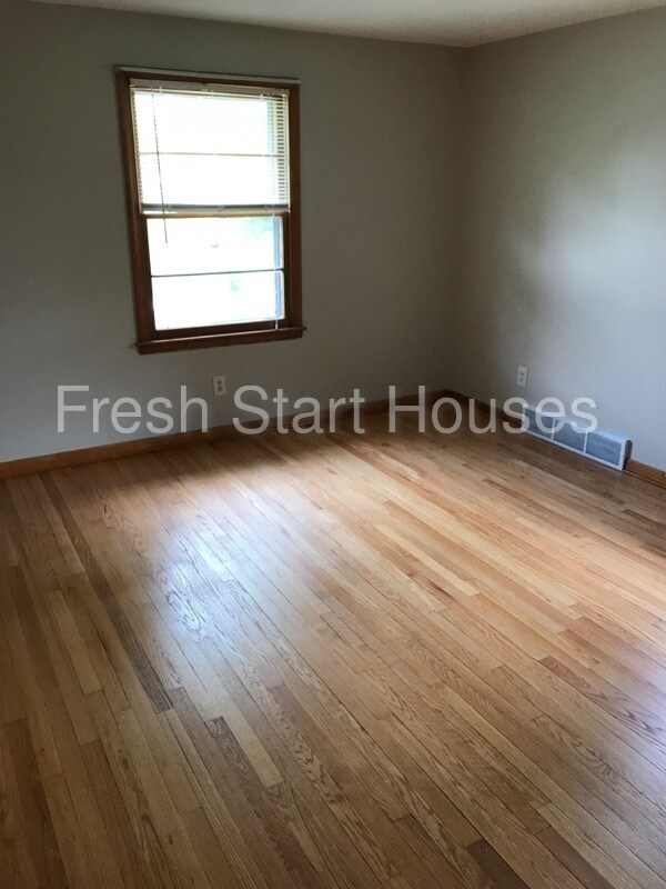 Building Photo - 109 Josephine St