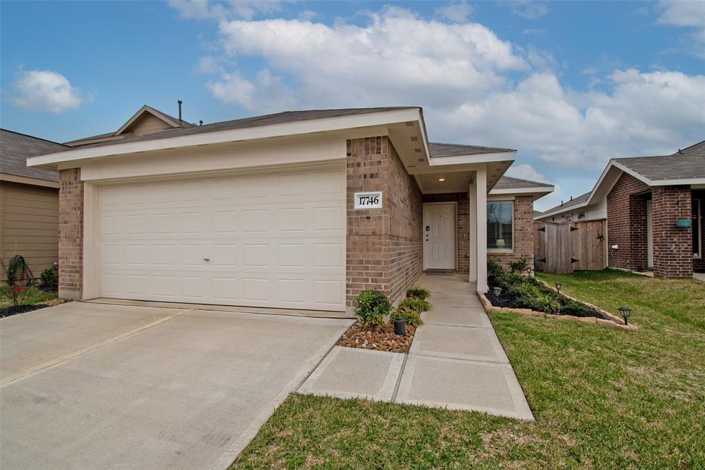 Foto principal - 17746 Pemswood Dr
