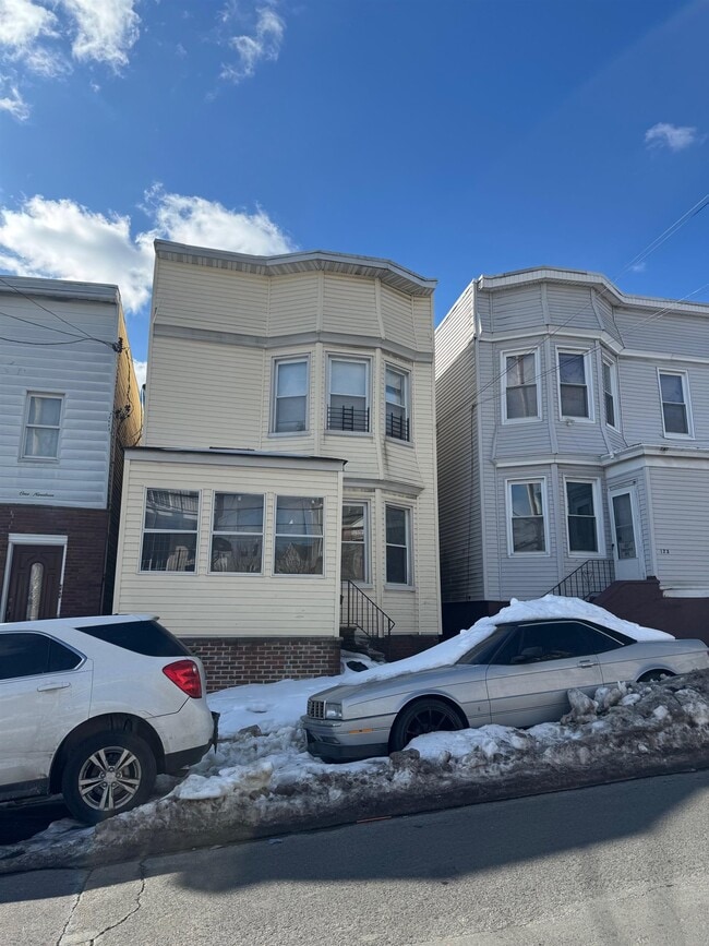 Building Photo - 121 Carteret Ave