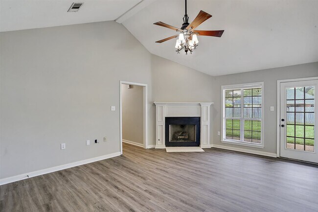 Building Photo - 4018 Brookwood Dr