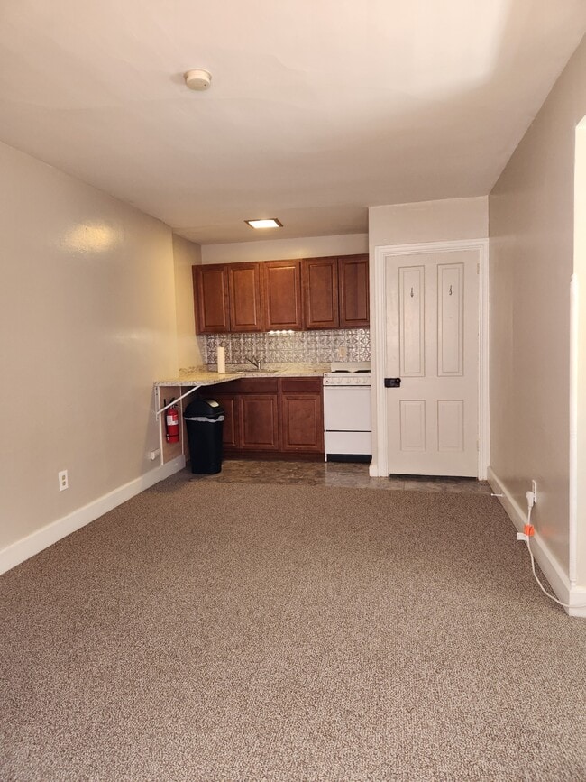 Building Photo - 148 Chambersburg St
