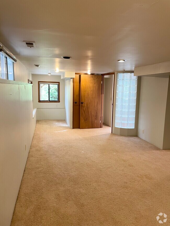 Genesee Apartments for Rent with a Yard Seattle, WA 1 Rentals