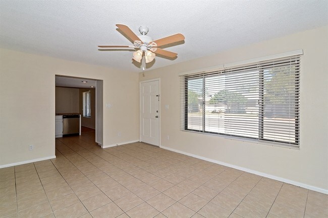 Foto del edificio - 7341 W Shangri La Rd