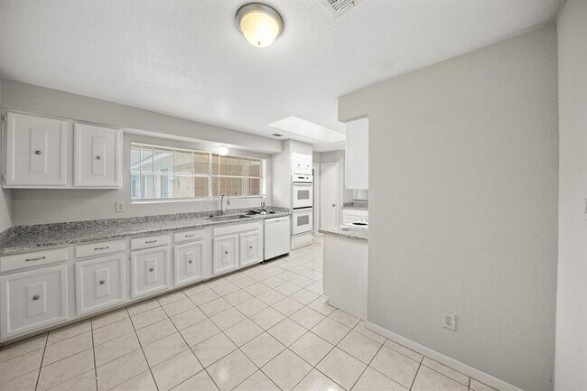 Building Photo - 7635 Fawn Terrace Dr