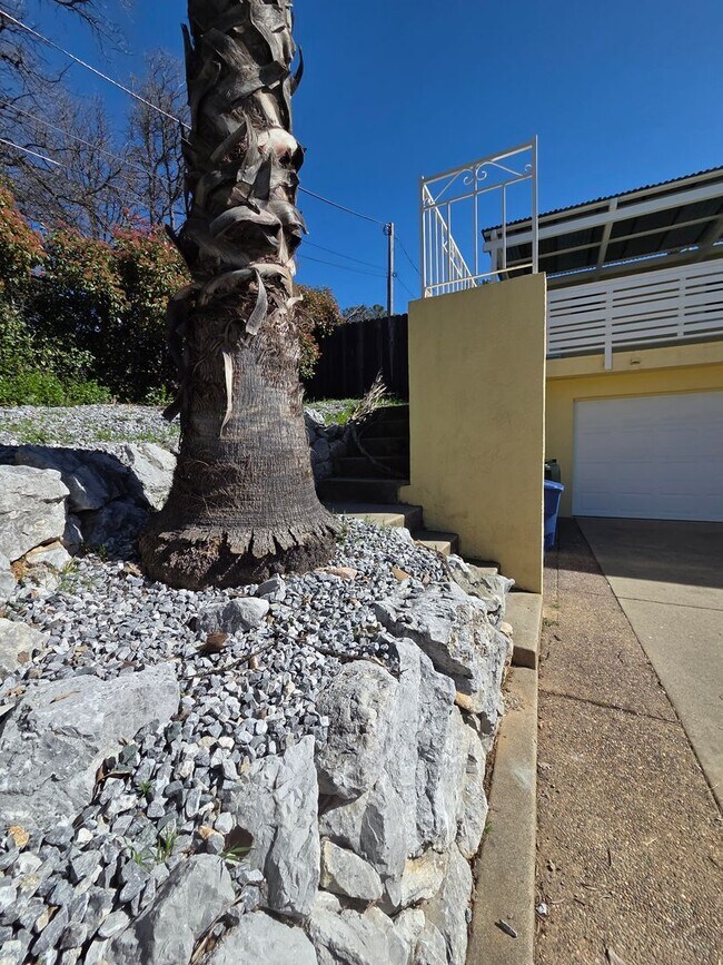 Foto del edificio - Home with Beautiful Views, Pool and 3 Car Garage