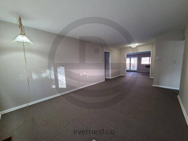 Building Photo - 2806 S Dahlia St