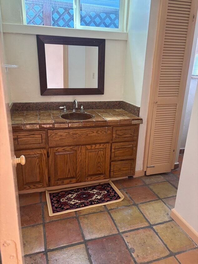 Foto principal - 2308 Woolsey St