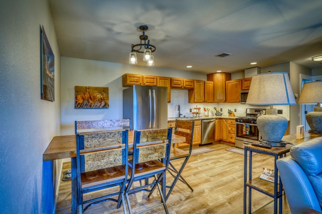 Building Photo - 72 Great W Ave