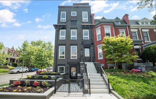 Foto del edificio - 1336 Parkwood Pl NW
