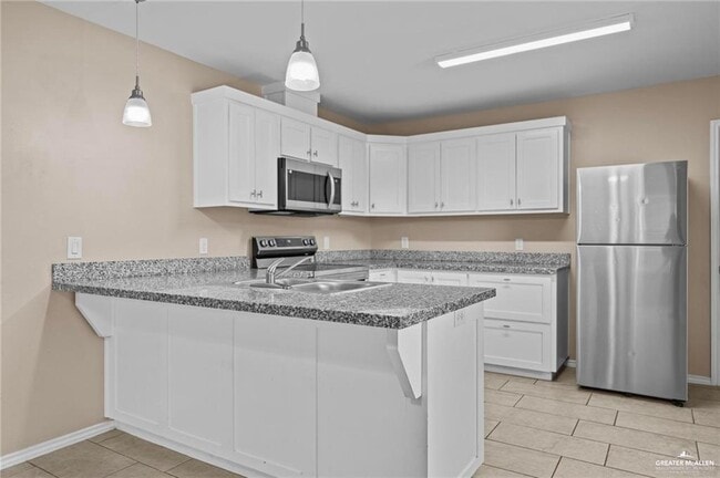 Building Photo - 12 E St