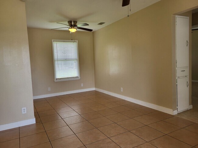 Building Photo - 3719 Portsmouth Dr