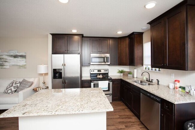 Foto del edificio - Serrano Townhomes with a finished basement...