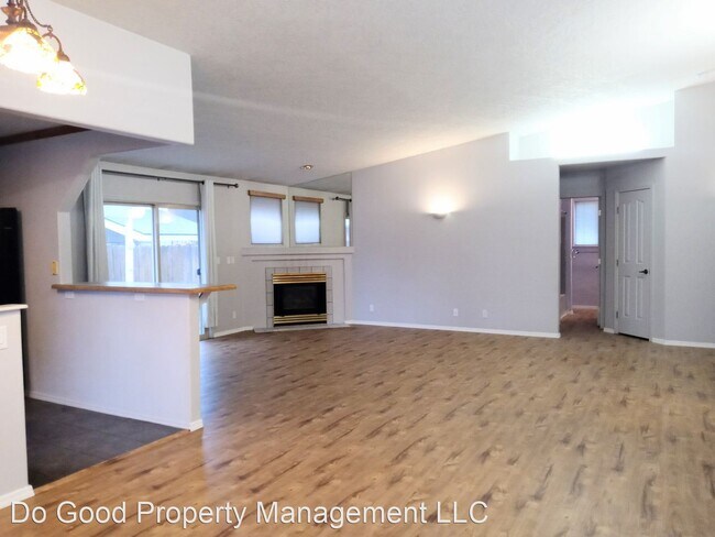 Foto del edificio - 3 br, 2 bath House - 1681 E Laurelwood