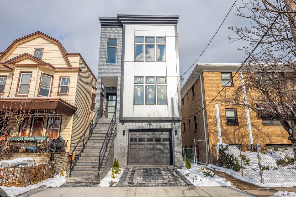 Foto principal - 8 Jefferson Ave