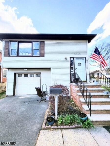 Primary Photo - 144 N Lehigh Ave