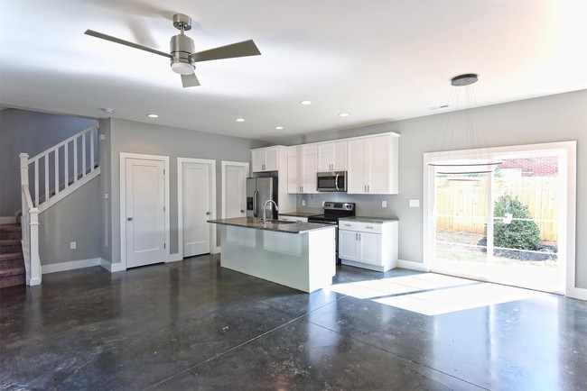 Building Photo - 1510 Wembley Dr