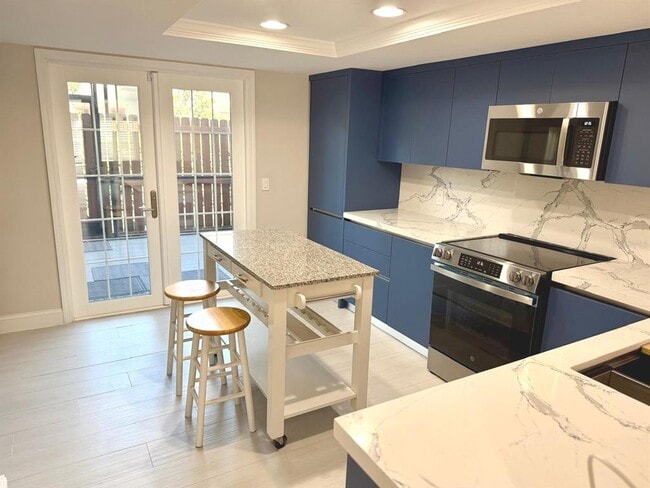 Building Photo - 603 S Dakota Ave