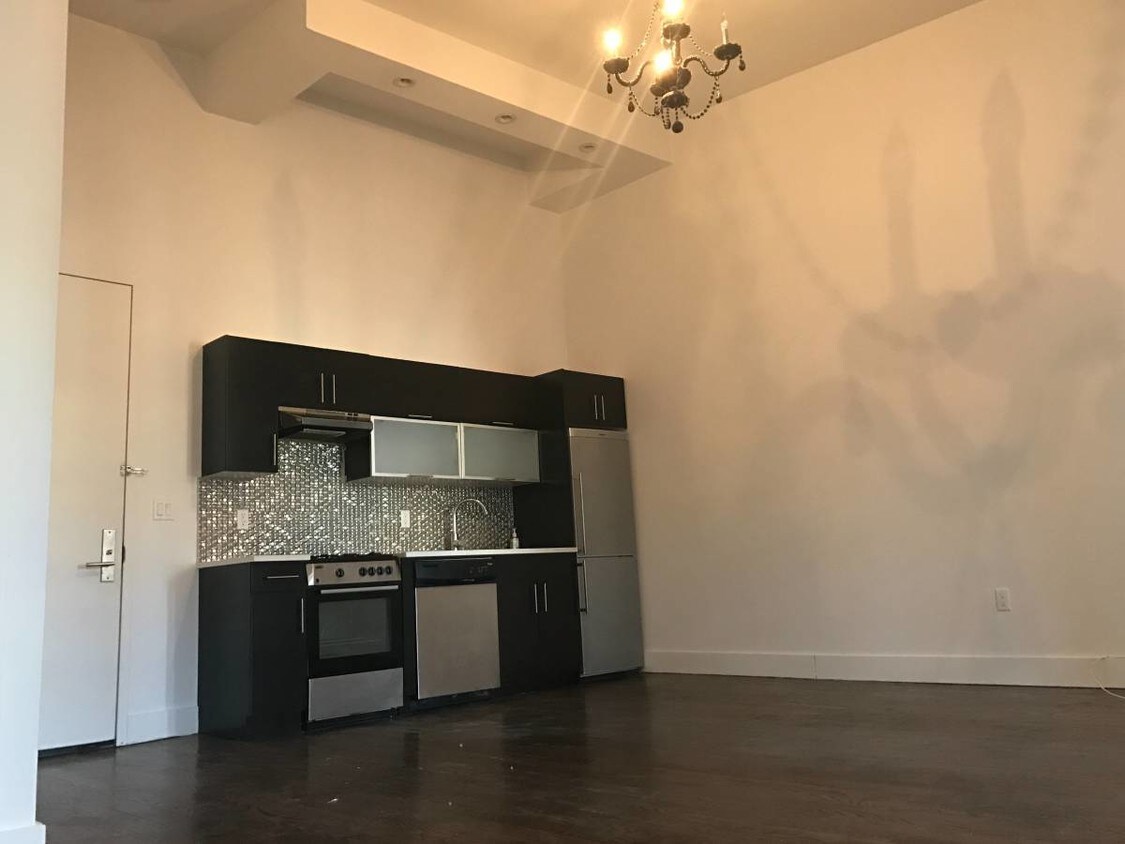 Foto principal - 1044 Decatur St