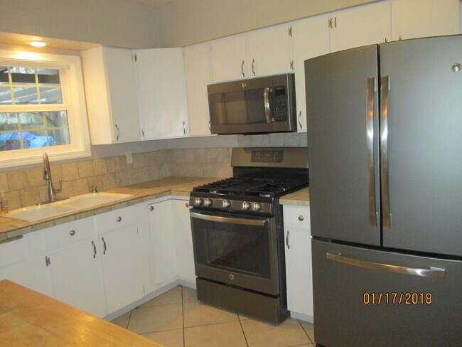 kitchen - range, fridge, microwave - 1126 E 12th Ave