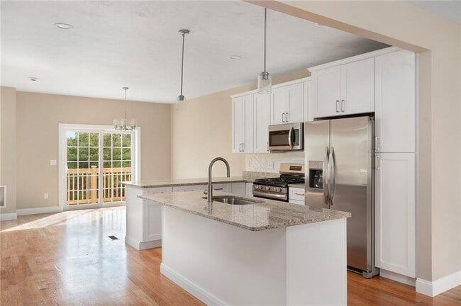 Building Photo - 1401 Hunting Hill Dr