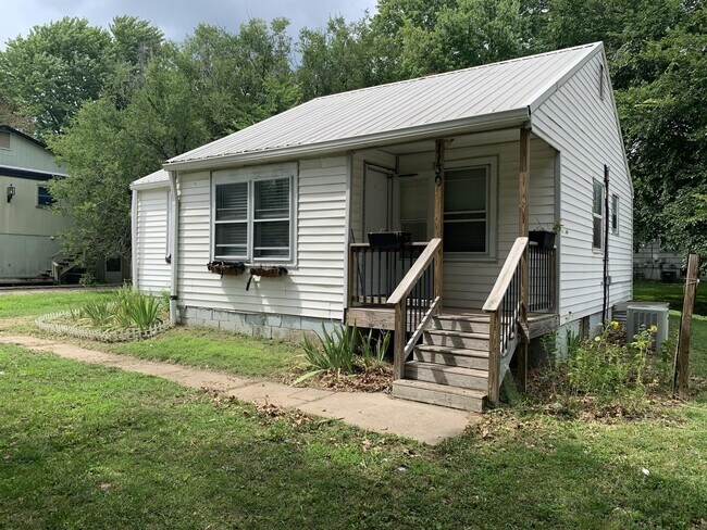Building Photo - 1130 Pomeroy St