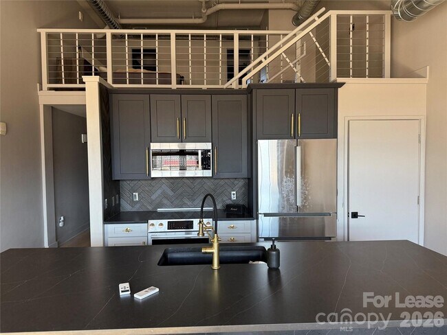 Foto del edificio - 715 N Graham St