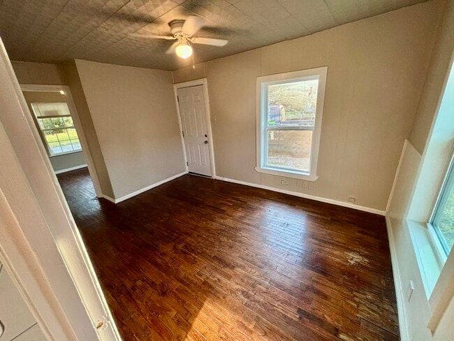 Living Room - 315 Ritchey St