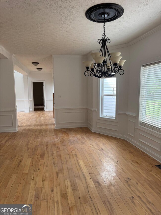 Foto del edificio - 327 Lakeridge Dr