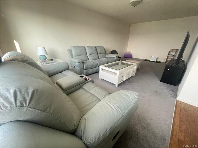 Building Photo - 25 Sunnyside Dr