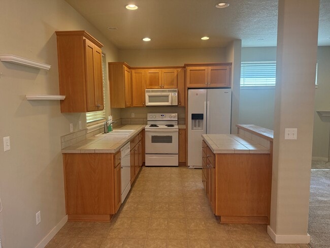 Building Photo - 10722 SE 75th Ave