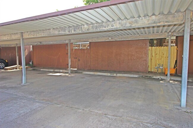 Building Photo - 1503 Cedar Cove St