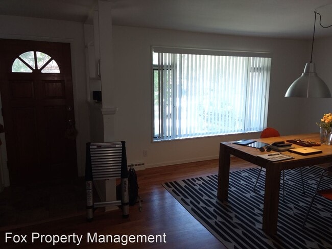 Building Photo - 3 br, 1.5 bath House - 2040 Edgewood Drive