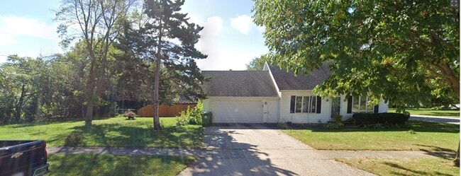 Building Photo - 501 Lakecrest Dr