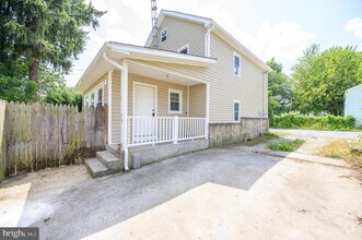 Building Photo - 623 1/2 Virginia Ave