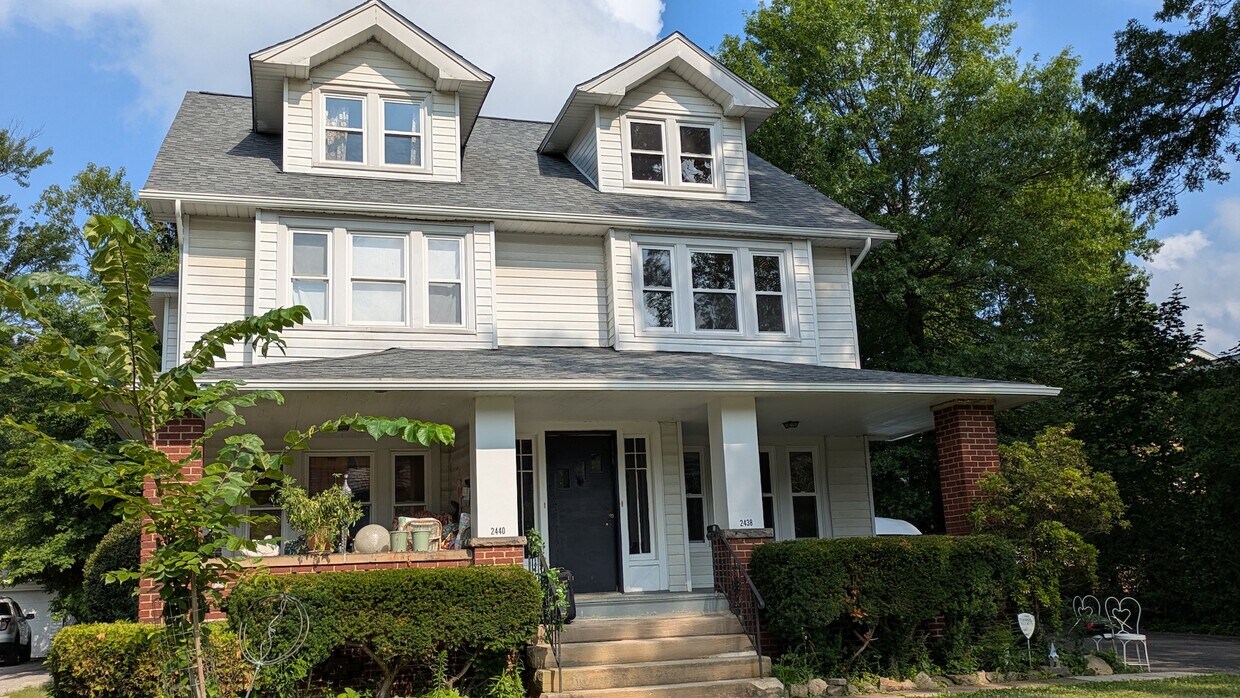 Foto principal - 2438 Woodmere Dr