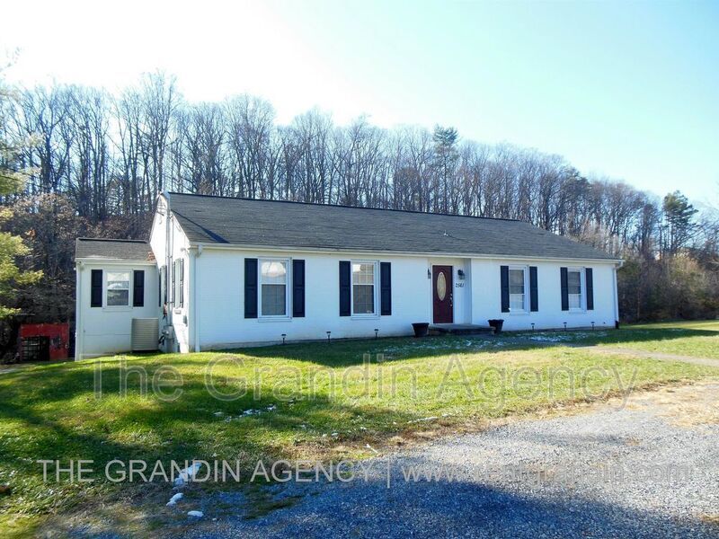 Foto principal - 2561 Rutrough Rd SE