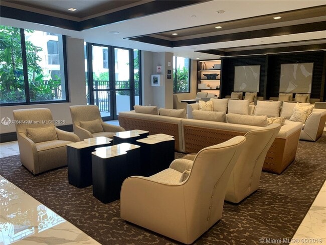 Foto del edificio - 301 Altara Ave