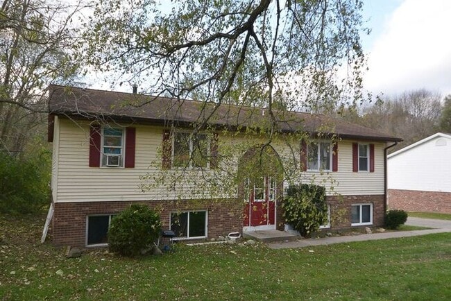 Building Photo - Cozy 2 Bedroom 1 Bath Apartment @ 1313 Hun...