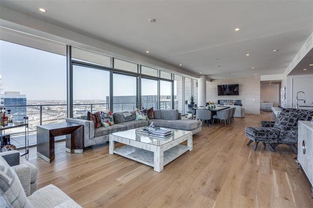 Foto principal - 7901 Windrose Ave.