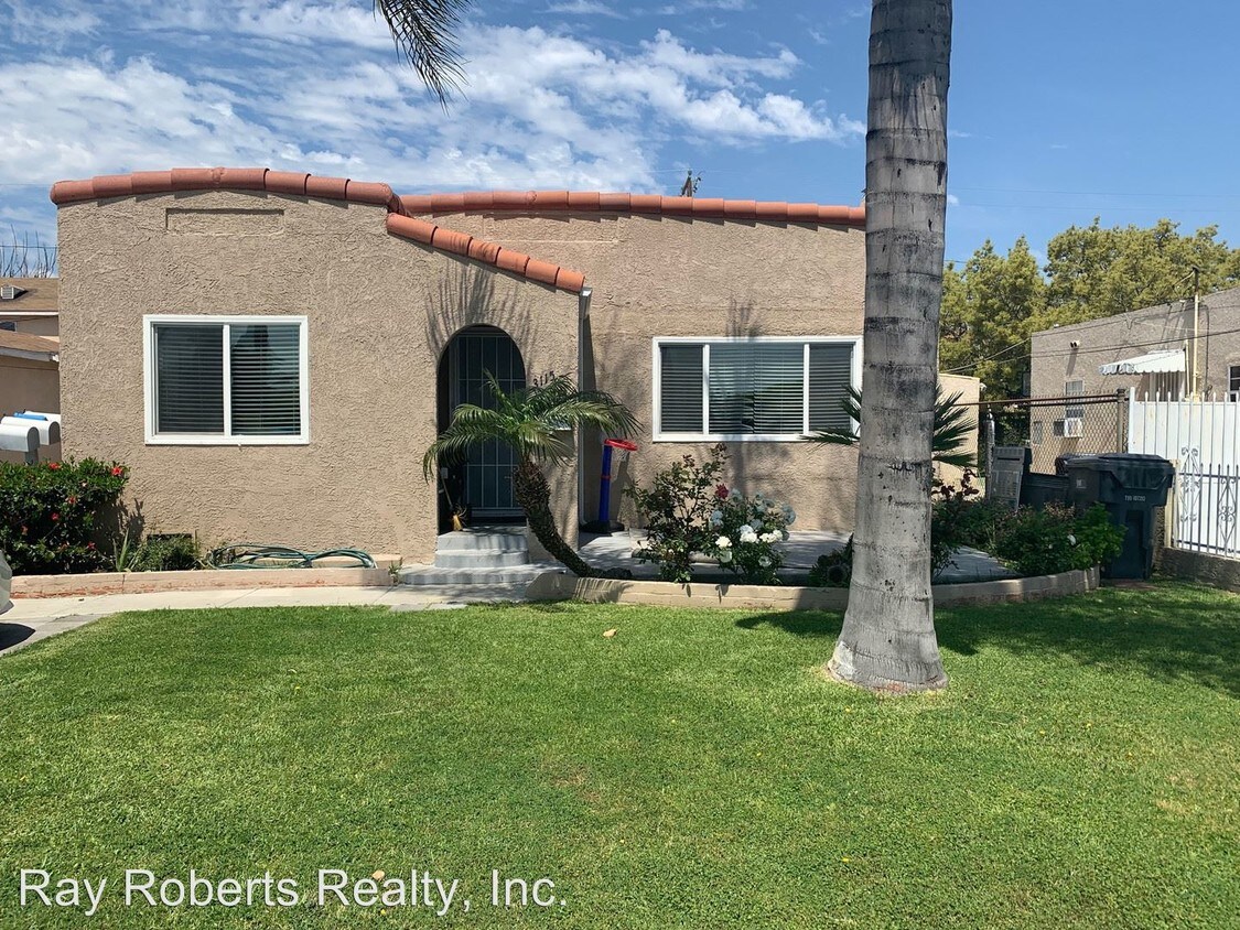 Primary Photo - 2779 1/2-3117 1/2 Santa Ana St