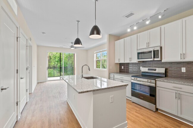 1 dormitorio - Cocina estándar - Reed Creek Greenway Apartments