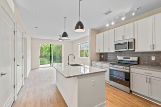 1 Bed - Standard Kitchen - Reed Creek Greenway Apartments