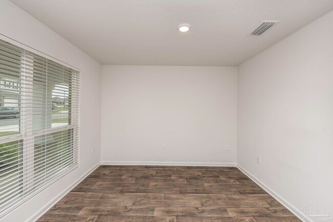 Foto del edificio - 7555 Oak Lake Blvd