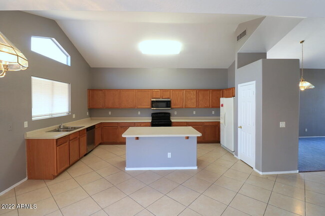 Building Photo - 10556 E Carmel Ave