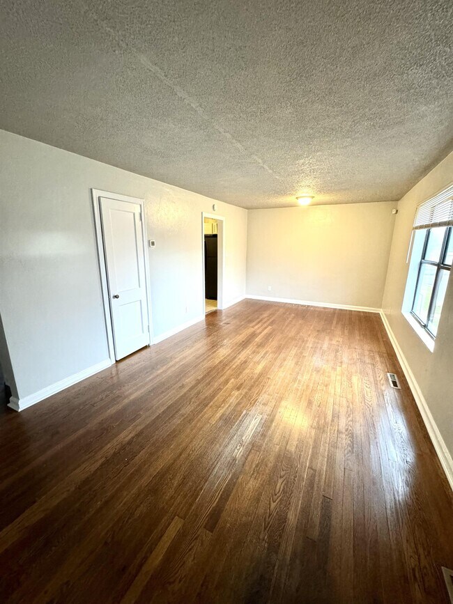Foto del edificio - 518 Courtney Ave NE