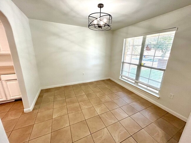 Building Photo - Beautiful 2 Story Home with Spacious Backy...