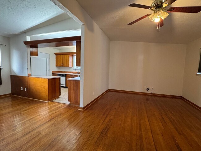 Foto del edificio - 3907 NW Denver Ave
