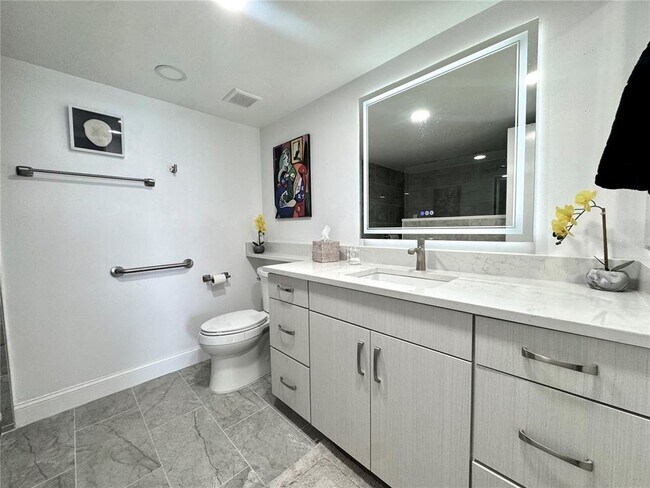 Foto del edificio - 5700 Escondida Blvd S