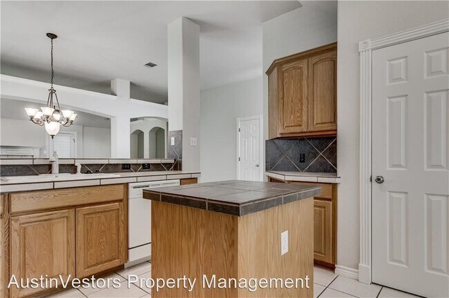 Foto del edificio - 3 br, 2 bath House - 2900 Flower Hill Dr